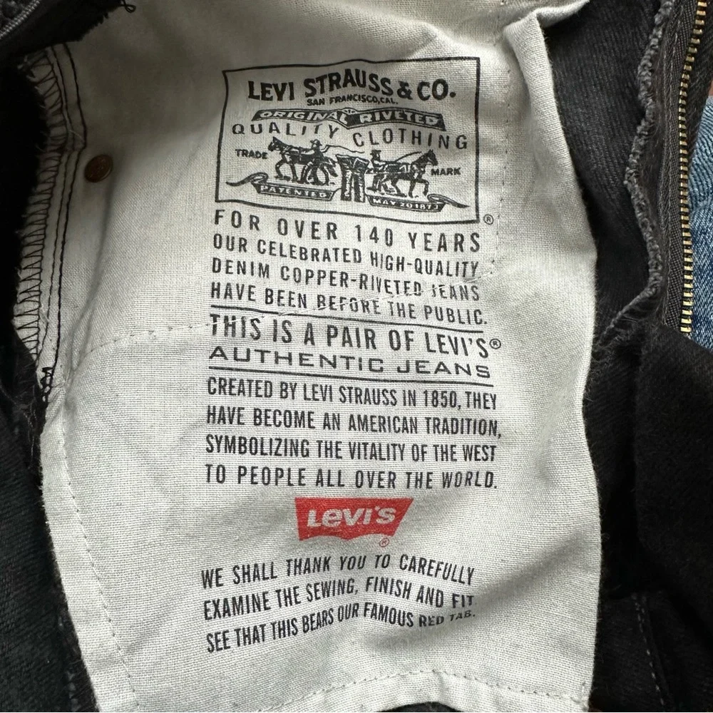 Vintage Levi’s 550 black cropped jeans